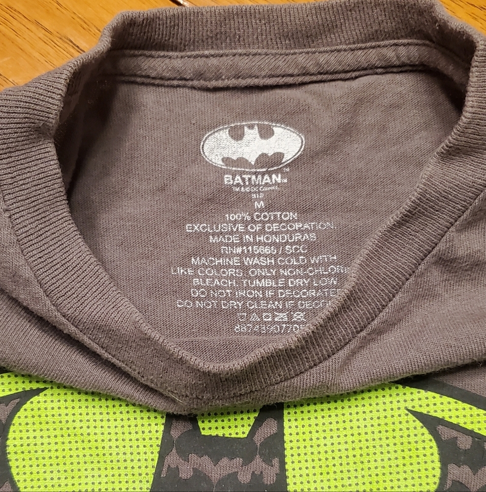 Batman Vintage Light Charcoal Grey & Neon Green Tshirt Sz M - Picture 4 of 9